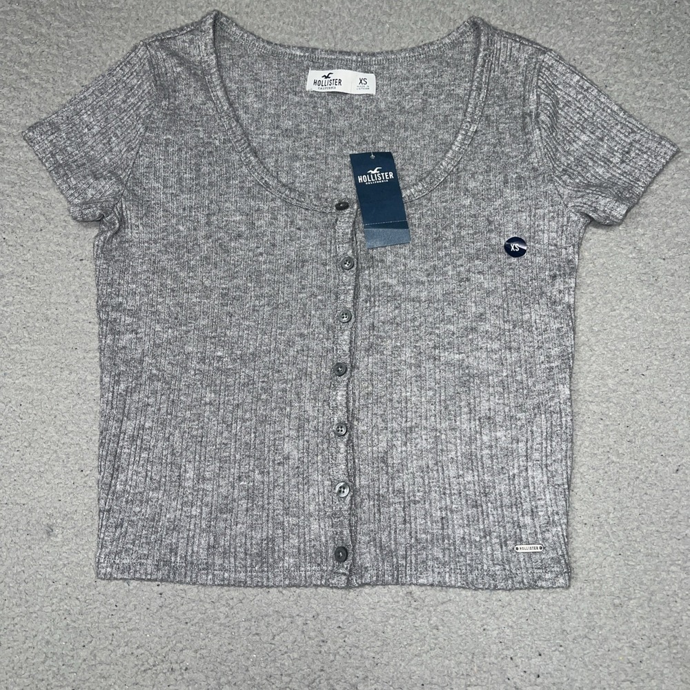 NWT Hollister Shirt Women Sz XS Gray Henley Button Front Ribbed Knit Cropped Top